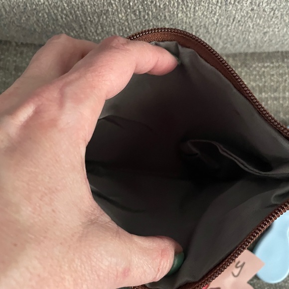 Brown Crocodile Pattern Clutch with Skincare Set - Picture 5 of 6